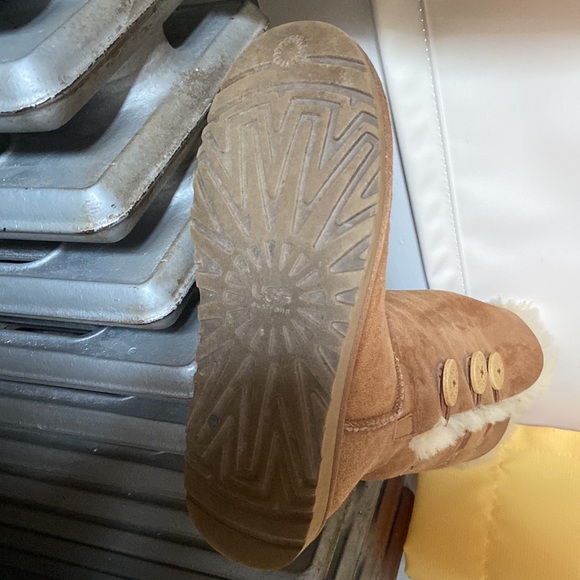Tall Chestnut Bailey Button Uggs - Picture 6 of 10